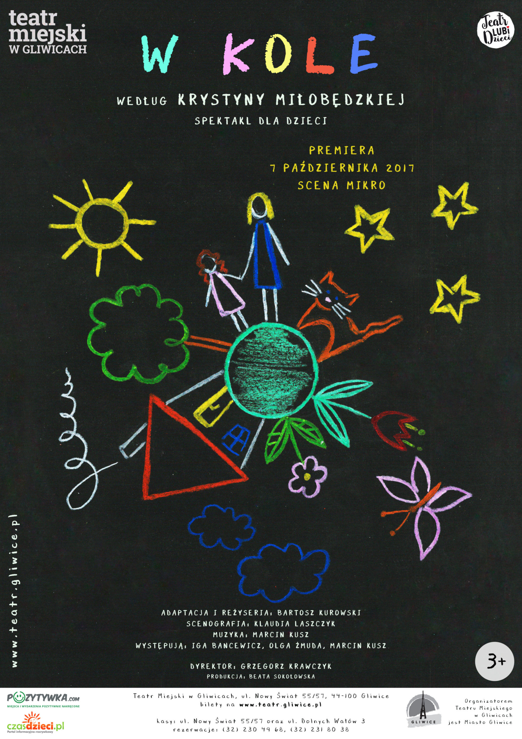 Na czarnym tle dziecięcy rysunek przedstawiający koło z postaciami dorosłego i dziecka, kota, roślin. Wokół narysowane są gwiazdy, słońce, motyl.