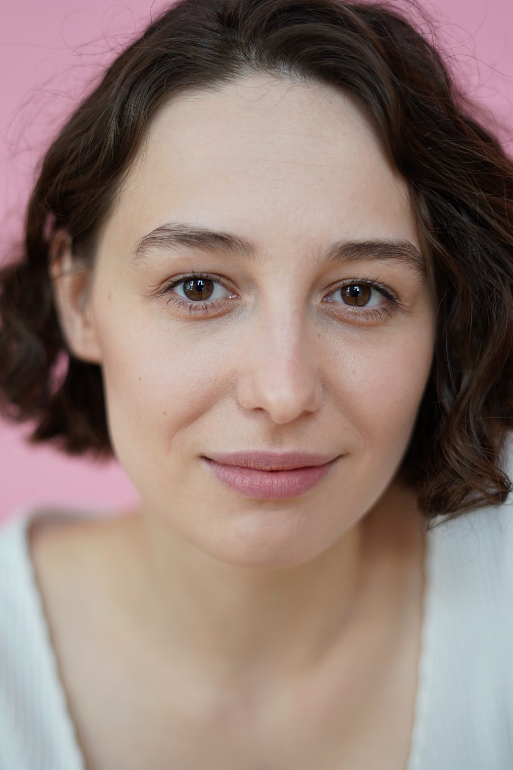 twarz młodej kobiety